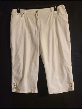 Ruby Rd. White Capris with Gold Eyelet Detail